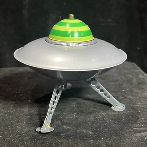 Restauration Hardware Yikes 5" UFO fliegende Untertasse Vintage Blechspielzeug Krieg der Welten - Bild 1 von 11
