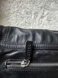 Bally Umhängetasche schwarz Leder  - Viele Fächer - Zweifarbiger Gurt - NP  350€