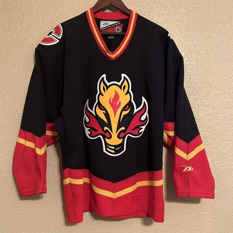 Calgary Flames Blasty NHL Pro Player Vintage Hockey Sewn Black Jersey Size Small Cover