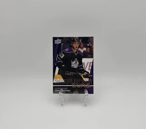 2009-10 Upper Deck Series 1 - Young Guns Alec Martinez #231 - LA Kings - Picture 1 of 2