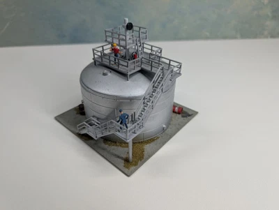 Tanque de armazenamento de gasolina Vollmer 5526 escala HO, posto de combustível com figuras LEIA - Imagem 1 de 4