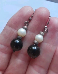 Sterling Silver REAL Pearl And Onyx Dangle Earrings . R99 - Picture 1 of 2