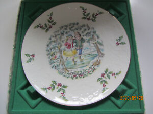 Vintage Royal Doulton Decorative Display Christmas Collectors Plate 1977 8-1/4"