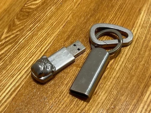 Unglaublich selten Dunhill Bulldog 4GB Sandisk USB Schlüsselanhänger UVP 350£ ausverkauft - Bild 1 von 7