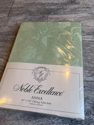 Noble Excellence Anna Oblong Tablecloth New Vintage 60 x 104 Floral Christmas - Image 1 of 4