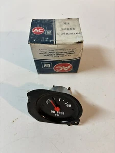 GM NOS Genuine Oil Pressure Gauge 1978-1979 Chevy GMC 1st Design GM 25025164 - Picture 1 of 5