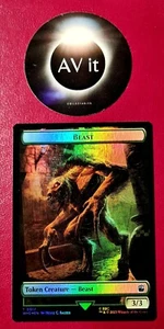 MTG - Human Rogue / Beast T0013 - Foil -Extended Art - Dr Who - Token - Picture 1 of 2