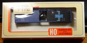TM TRAIN MINIATURE 8131 BOSTON & MAINE 40' STEEL BOX CAR KIT NIB HO GAUGE - Picture 1 of 2