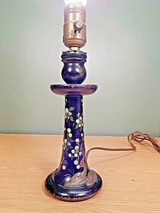 KLEINE ANTIKE ORIENTALISCHE LAMPE, GESCHNITZTES UND HANDBEMALTES HOLZ - Bild 1 von 6