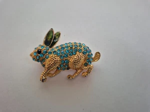 Süße Brosche Hase Häschen goldfarben Strass funkelnd Crysta - grün/blau - Bild 1 von 3