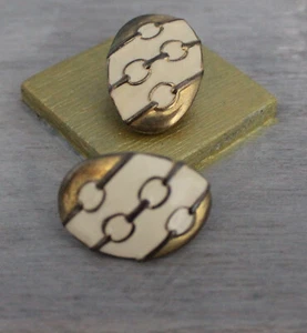 Große, schwere Ohrclips aus den 60er Jahren Cremefarben mit Goldverzierung - Bild 1 von 5