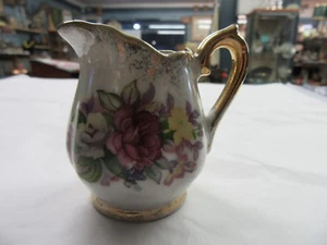 Small Antique Rose Pattern Porcelain Gold Accent Creamer   - Bild 1 von 7