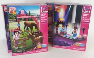 (Set bestehend aus 2) Block Tech Girl Time Pony Felder Ställe & Fashion Chic Laufsteg Spielzeug - Bild 1 von 10