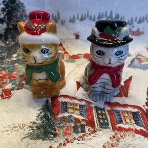 Cracker Barrel Christmas Cats mini Salt & Pepper Shaker Set Holiday 2025 New% - Picture 1 of 13