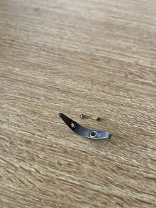 Brother Boutique Modell 21 Nähmaschinenträger Feder & Schrauben Maschine abgebildet. - Bild 1 von 3