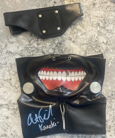 Austin Tindle signed Tokyo Ghoul Ken Kaneki Cosplay Mask Beckett D2 Cover