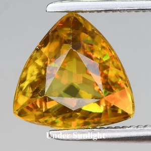 π Sfene giallo verdastro naturale 2,00 ct VS trilioni - alta lucentezza, pietra preziosa - Foto 1 di 5