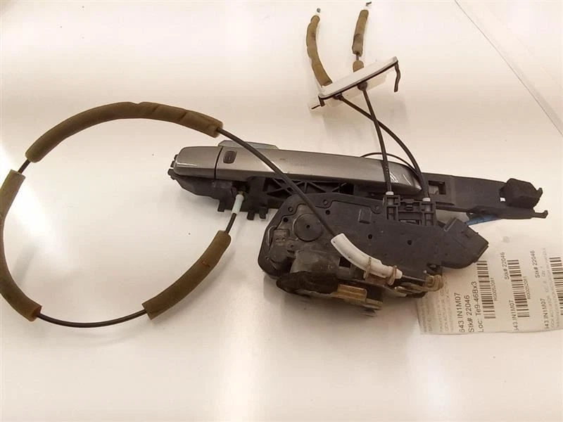 Infiniti G35 2007 actuador derecho pasajero con mango plateado fabricante de equipos originales usado probado  Foto 1 de 4