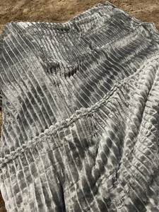 Nestl Plüsch Fleece Decke Überwurf 50x60 Neu mit Karton grau - Bild 1 von 3