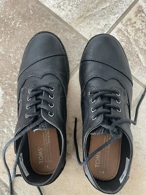 Zapatos de vestir Tom’s para niños talla 4Y Foto 1 de 4