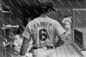 Steve Garvey In Dugout Backside 8x10 B&W Photo LA Dodgers Baseball - Picture 1 of 1