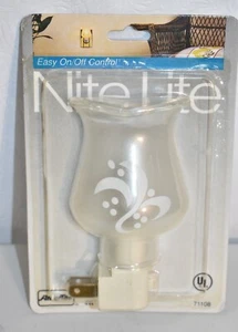 AmerTac Hurricane Night Light Plug-In Wall Lamp Vintage Style Nite Lite New - Picture 1 of 7