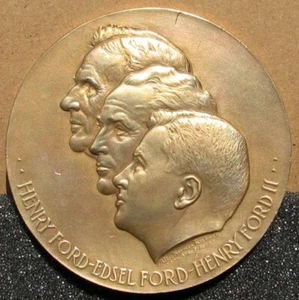 Ford 50th 1953 nuevo. PISAPAPELES ANIVERSARIO BRONCE DORADO L@@K #AA770 - Imagen 1 de 3