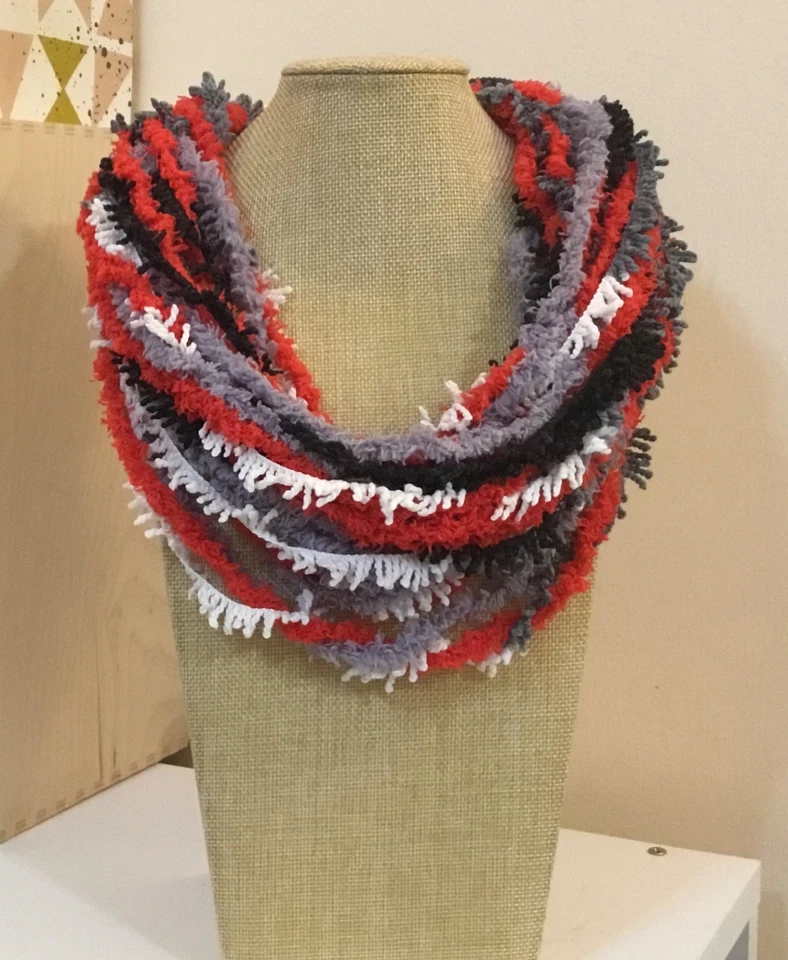 Sciarpa collana, scaldacollo, collana fatta a mano, sciarpa misto lana - Immagine 1 di 1