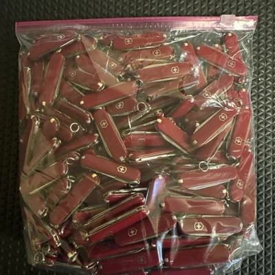 Navaja de Bolsillo Victorinox Classic SD - ROJA - Anuncio a Granel - Excelente Estado Foto 1 de 3