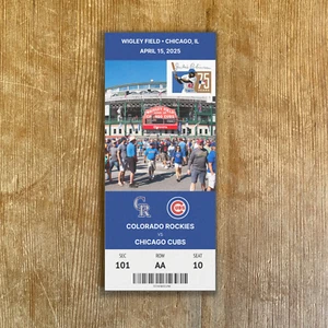 2025 Chicago Cubs Replik Ticket Stub anpassbar jeder Sitzplatz jedes Spiel in Wrigley - Bild 1 von 3