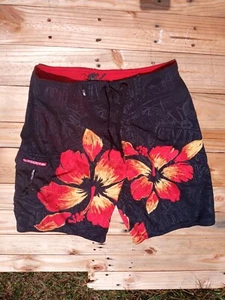 Vintage Quicksilver Swim Trunk Hawian Print Red And Yellow Size 32 - Picture 1 of 4