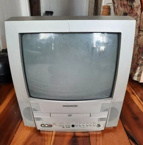 Magnavox 13" Inch MWC13D5 Retro Gaming CRT TV/DVD Player Combo. PARTS - Picture 1 of 5