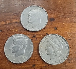 LOTE DE MONEDAS NOVEDAD METAL 3/3 PULGADAS - Imagen 1 de 3