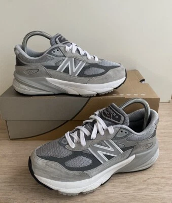 🔥New Balance 990v6 Gris/Blanco Gamuza Zapatos Tenis GC990GL6- TALLA 4.5 Y- 6 W Foto 1 de 4