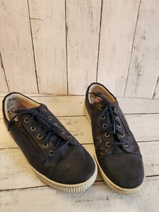 NICE BORN NAVY BLUE LEATHER SNEAKERS SIZE 7 - Picture 1 of 6