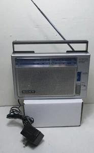 Radio portátil Sony ICF-700W FM/AM CA o baterías - Imagen 1 de 7