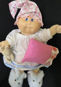 Vintage Cabbage Patch Baby Doll Blue Eyes Bald /Tuff 1982 Nightgown bunny - Picture 1 of 8