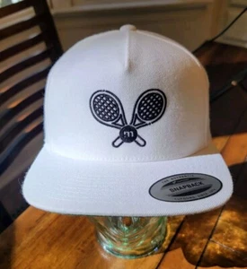 Yupoong SnapBack Clásica Raqueta de Tenis Bordada Gorra Blanca y Negra Nueva - Imagen 1 de 20