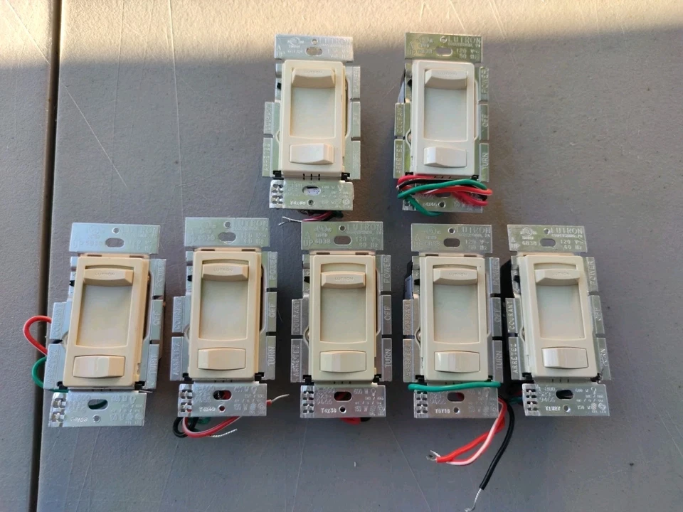 Interruptor atenuador Lutron Skylark CTCL-153P CFL/LED. Lote de 7 (PC) Marfil+Almendra  Foto 1 de 4