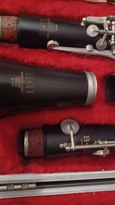 Boosey and Hawkes Serie Londres Madera pre 1960... ¡Este es un clarinete vintage!! Foto 1 de 4