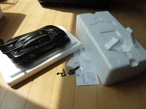 Autoart 1/18 Koenigsegg One:1 (Carbon Black / Gold Stripe) 79019 Minicar - Bild 1 von 7