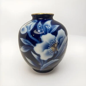 Japanese Porcelain Fukagawa Style Cobalt Blue Vase w/White Flowers & Gold Lines - Picture 1 of 12