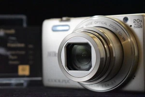 [1 Yr warranty] Nikon COOLPIX S7000 Gold 16.0MP 20x Compact Digital Camera 7691 - Picture 1 of 13