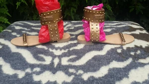 Sandalias de cuero doradas N By NAF NAF UK 7 EU 41 - Imagen 1 de 8