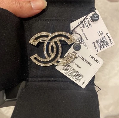 Auténtico Broche Marca Coco Chanel Estrás y Metal Dorado Broche  Foto 1 de 3