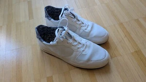 Sneaker Clae, Größe 44 - weiß mit blauem Paisley-Muster, kaum getragen - Bild 1 von 3
