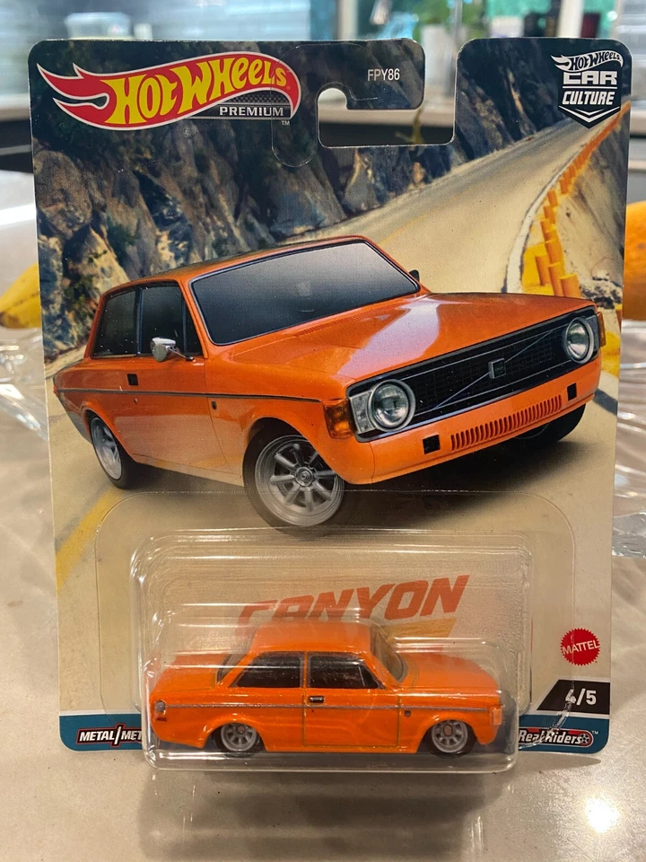 Hot Wheels FPY86-HKC53 Volvo 142 Gl Orange Métallique 1973 Canyon Warriors 4/5