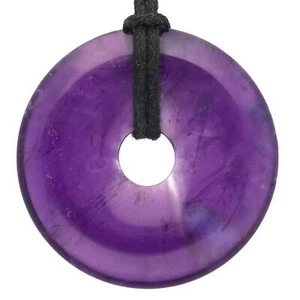 Amethyst lila Donut 40 mm Anhänger mit Baumwollband | Edelsteinschmuck - Bild 1 von 1