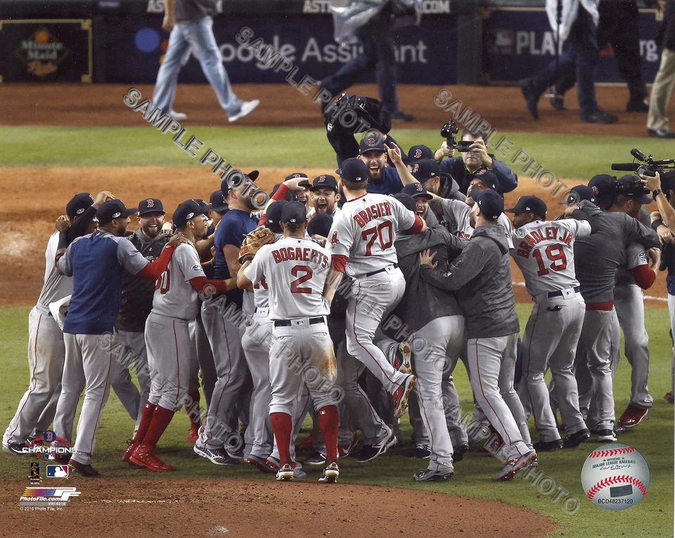 Boston Red Sox Celebrate 2018 ALCS Champion Licensed Authentic 8x10 Team Photo # - Image 1 of 1