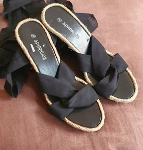 Schöne schwarze Keilsandaletten mit Stoffbeinriemen. Größe 4. Neu- nie getragen. - Bild 1 von 9